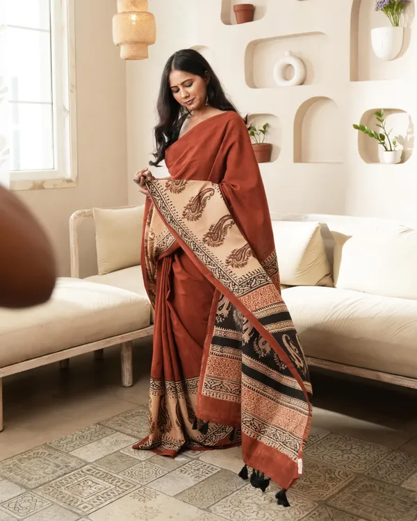 Rust_Orange_Cotton_Paisley_Print_Mulmul_Saree_For_Women